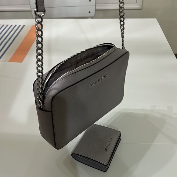 Michael kors set crossbody and small wallet - Picture 16 of 16